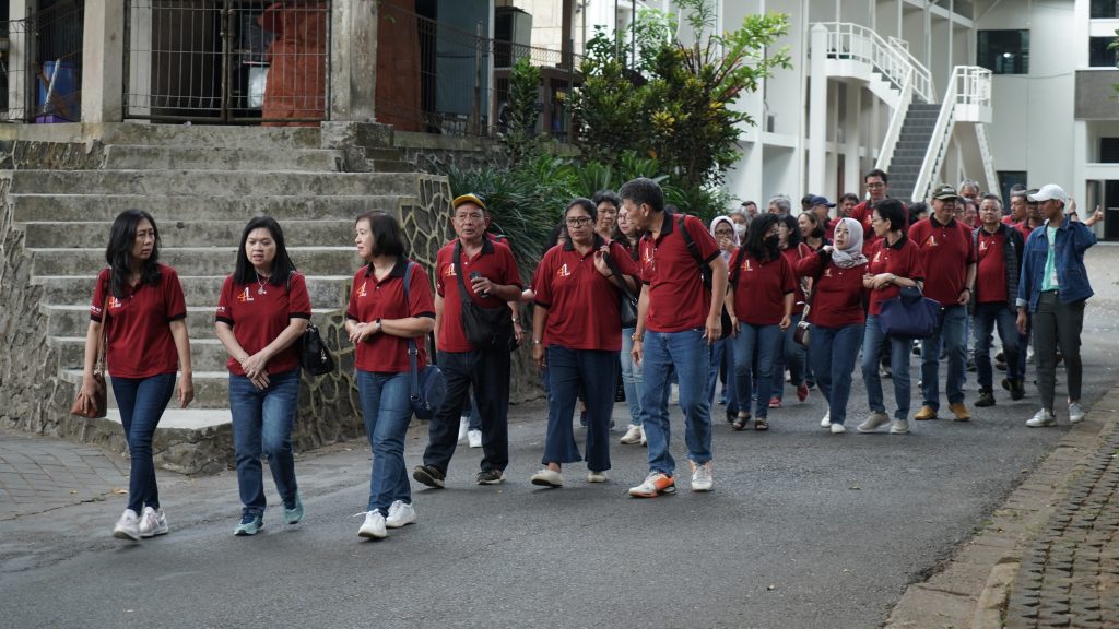 Alumni Visit FEB 82 UKSW