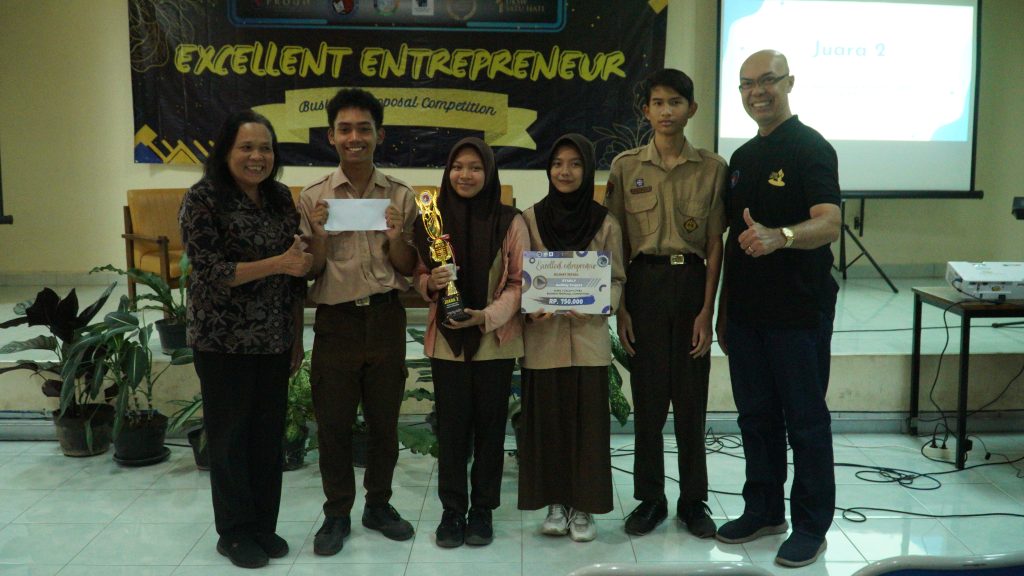 Seminar Inovasi Bisnis Excellent Entrepreneur FKIP UKSW