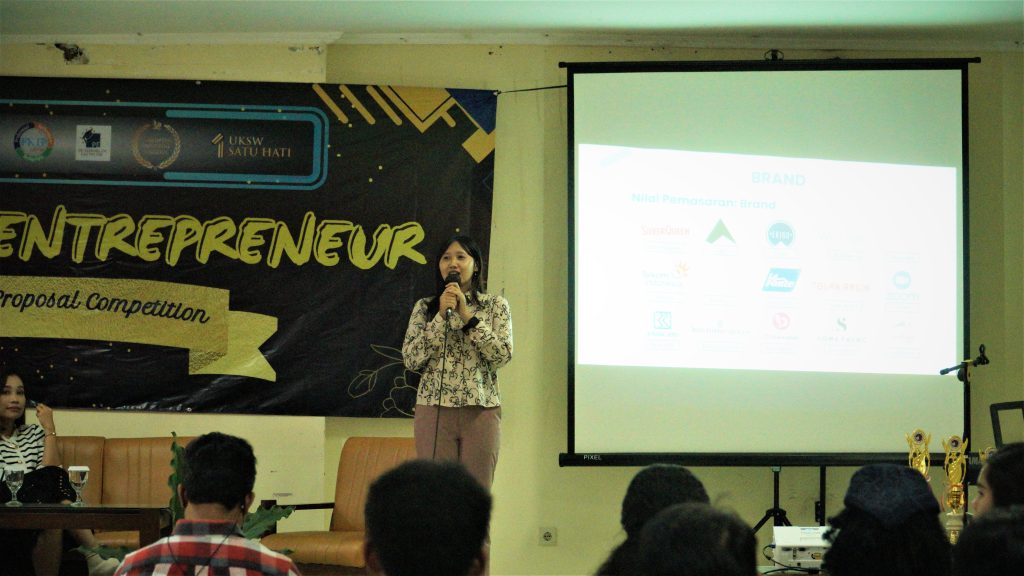 Seminar Inovasi Bisnis Excellent Entrepreneur FKIP UKSW