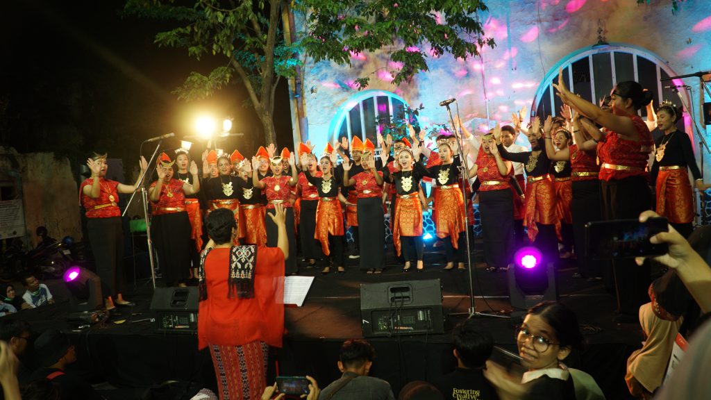 UKSW Tampil di Fiesta Folklore Nusantara Festival Kota Lama Semarang