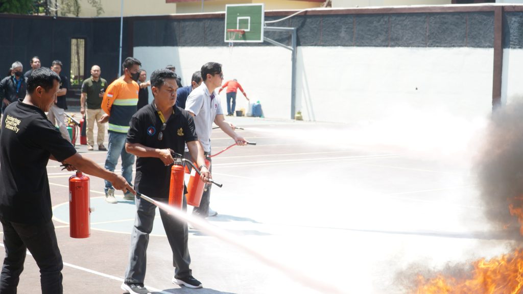 Pelatihan Dasar Pemadam Kebakaran UKSW