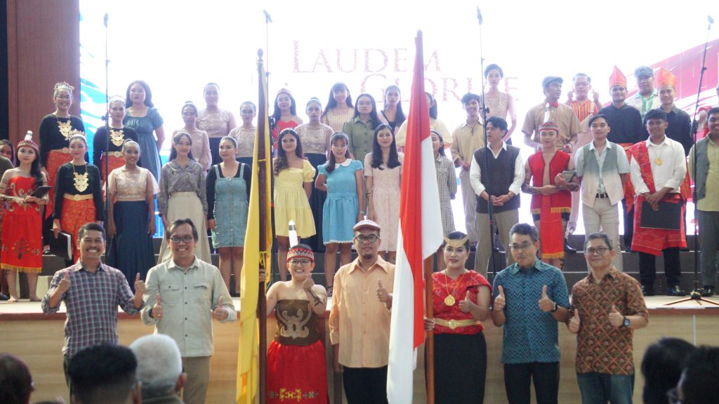 Pelepasan tim voice of SWCU dalam acara pre competition concert, Rabu (27-09-2023) di Balairung Universitas