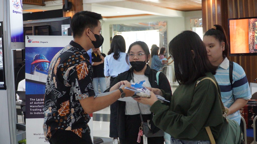 Suasana Job Fair ke-44 UKSW.