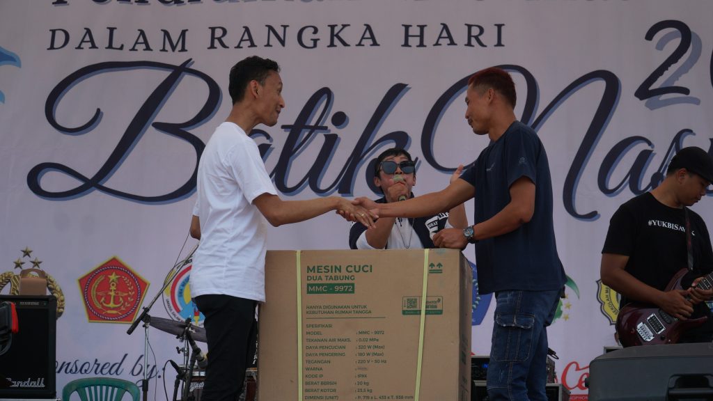 Suasana Family Gathering Pendidikan Matematika FKIP UKSW bersama masyarakat umum di Lapangan Pancasila Kecamatan Beringin, Sabtu (7-10-2023