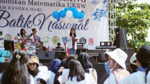 Suasana Family Gathering Pendidikan Matematika FKIP UKSW bersama masyarakat umum di Lapangan Pancasila Kecamatan Beringin, Sabtu (7-10-2023