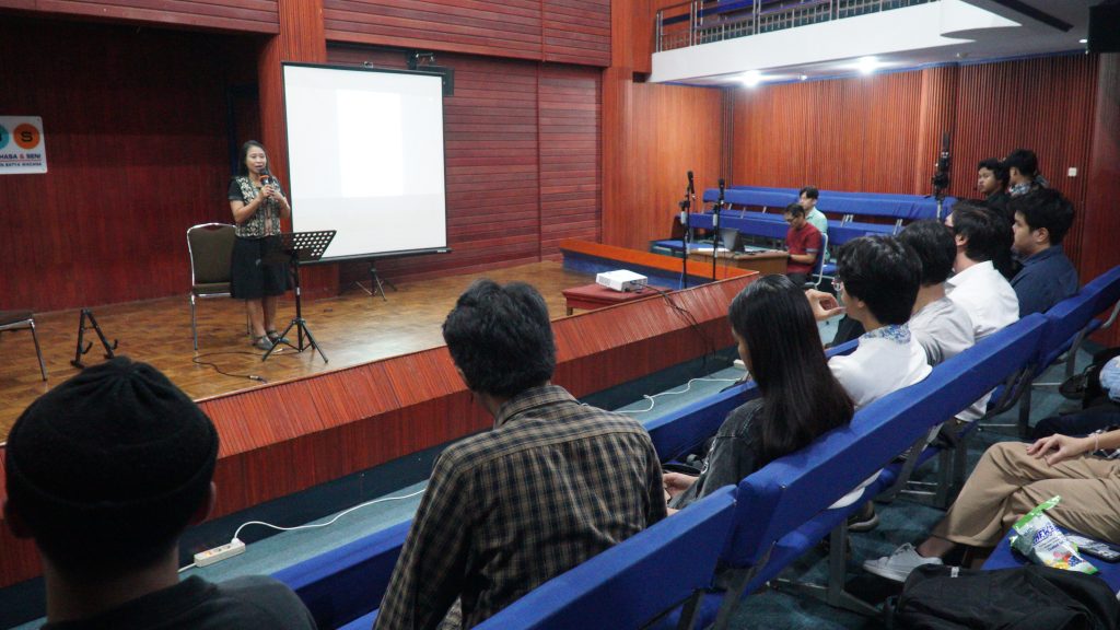 Suasana Workshop Kewirausahaan bersama Youtuber Yoseph Hermanto di Recital Hall Program Studi Seni Musik FBS UKSW, Rabu (24-10-2023). 