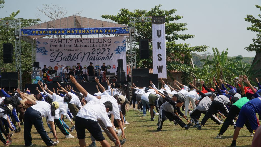 Suasana Family Gathering Pendidikan Matematika FKIP UKSW bersama masyarakat umum di Lapangan Pancasila Kecamatan Beringin, Sabtu (7-10-2023