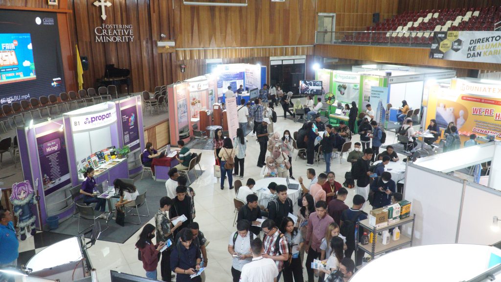 Suasana Job Fair ke-44 UKSW.