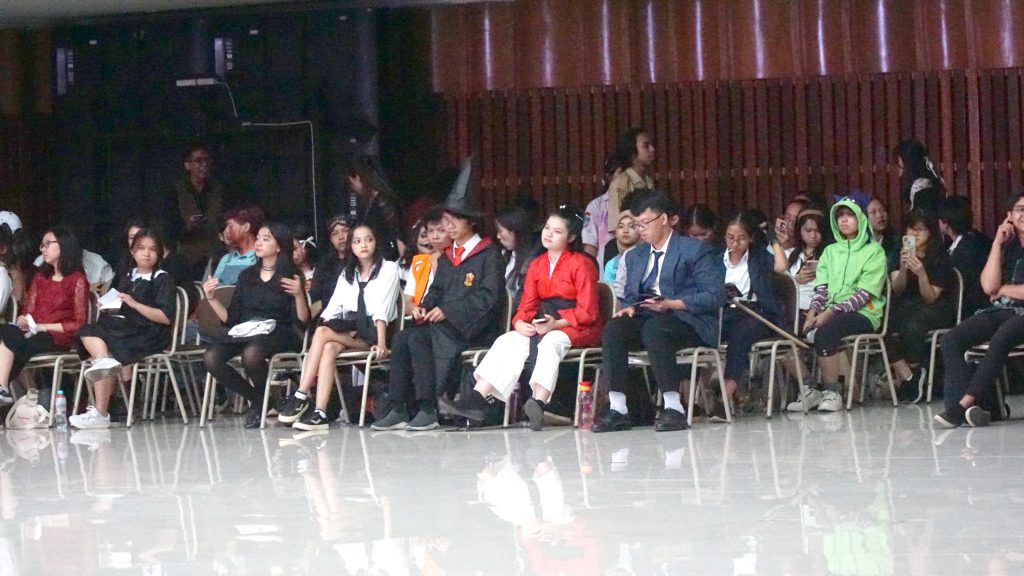 Suasana acara LoVED and Talent Night FBS UKSW, Rabu (18-10-2023) di Balairung Universitas.