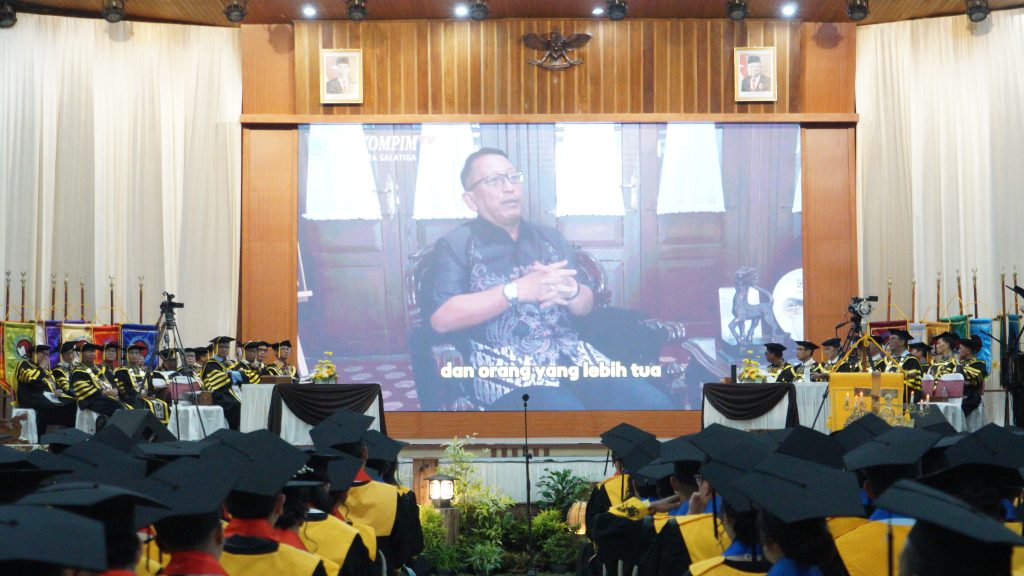 Minorita yang Kreatif untuk Perubahan Positif, Rektor UKSW Lepas 745 Winisuda di Hari Kedua