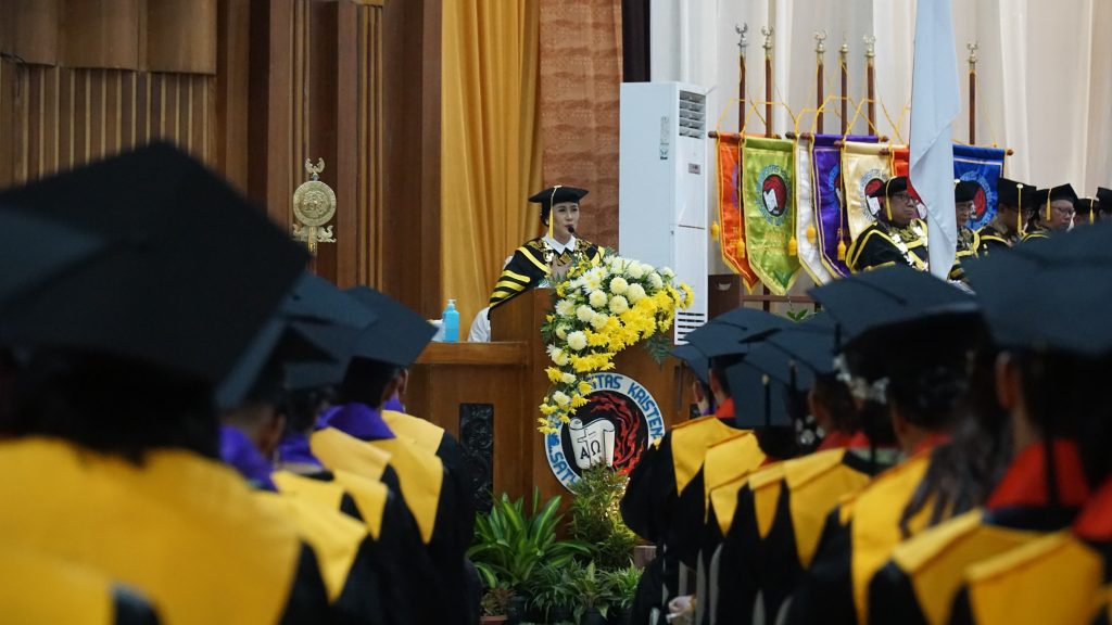 Minorita yang Kreatif untuk Perubahan Positif, Rektor UKSW Lepas 745 Winisuda di Hari Kedua