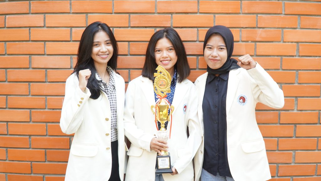 Tim Aparo FEB UKSW Raih Juara 2 dalam MCMC 2023