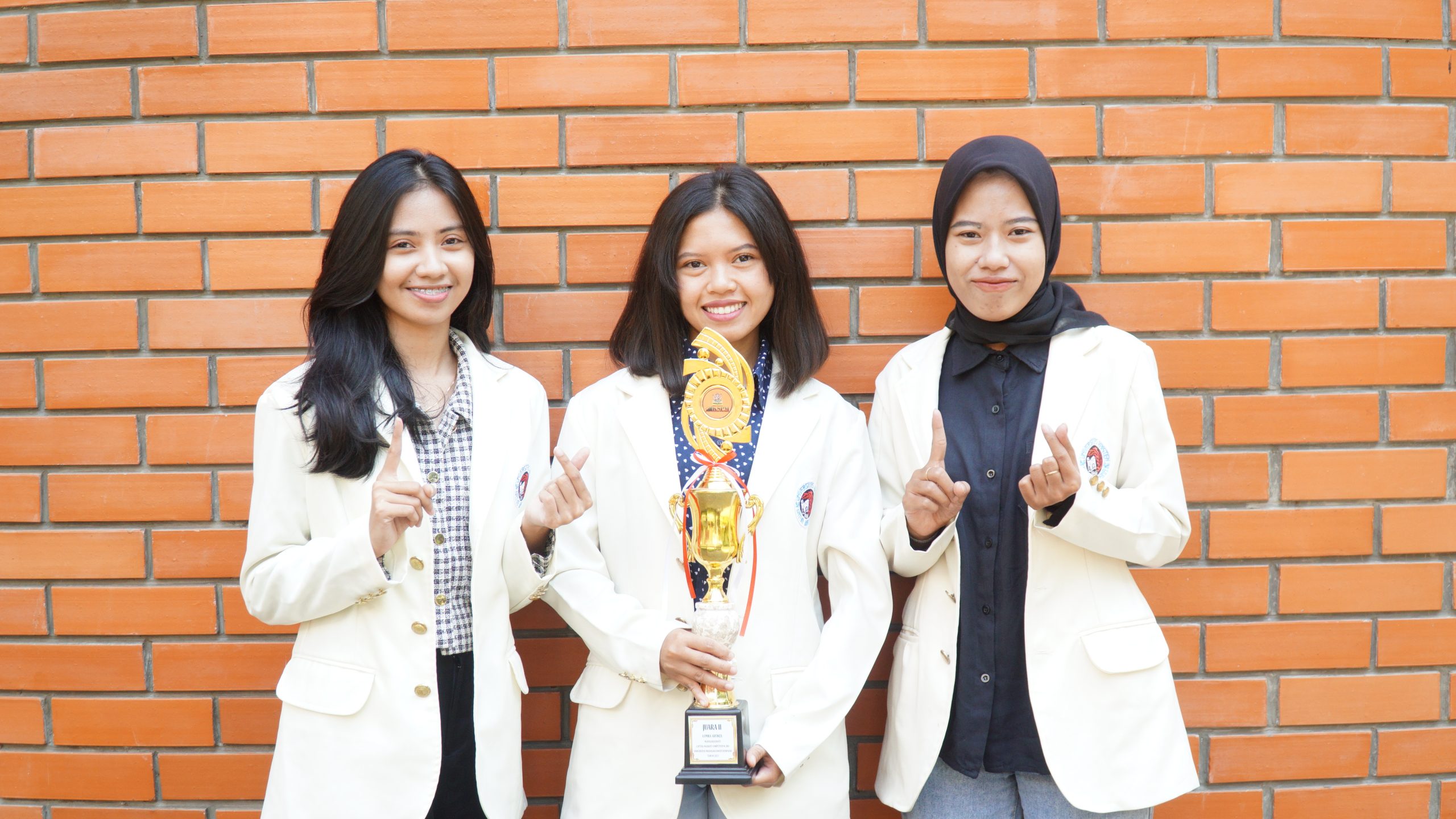 Tim Aparo FEB UKSW Raih Juara 2 dalam MCMC 2023