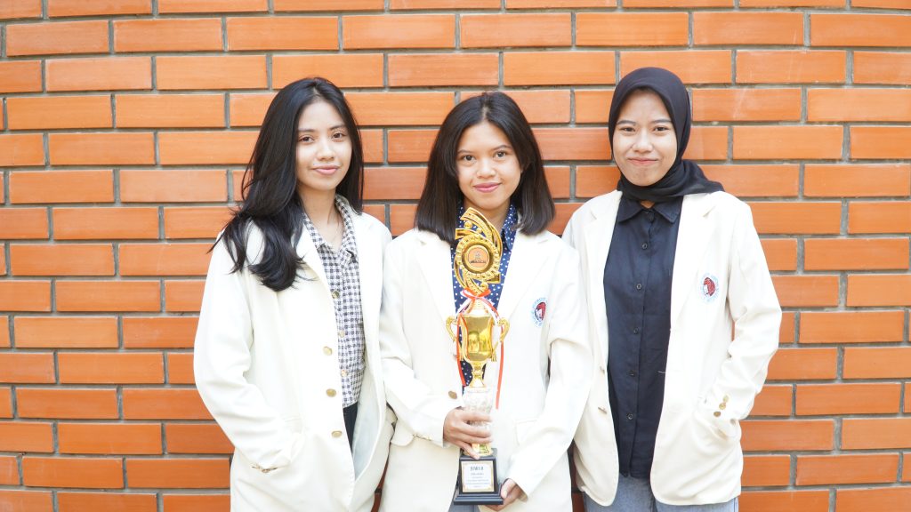 Tim Aparo FEB UKSW Raih Juara 2 dalam MCMC 2023