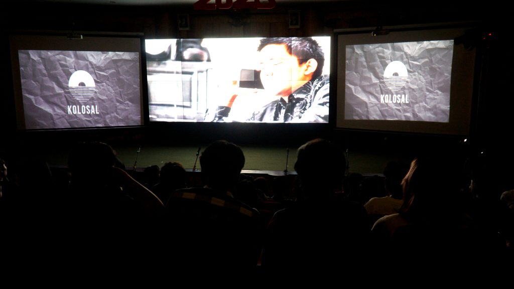 Suasana acara Kolosal 2023 Prodi DKV FTI UKSW di Auditorium Ds. S. Djojodihardjo FTI, Jumat (03-11-2023)