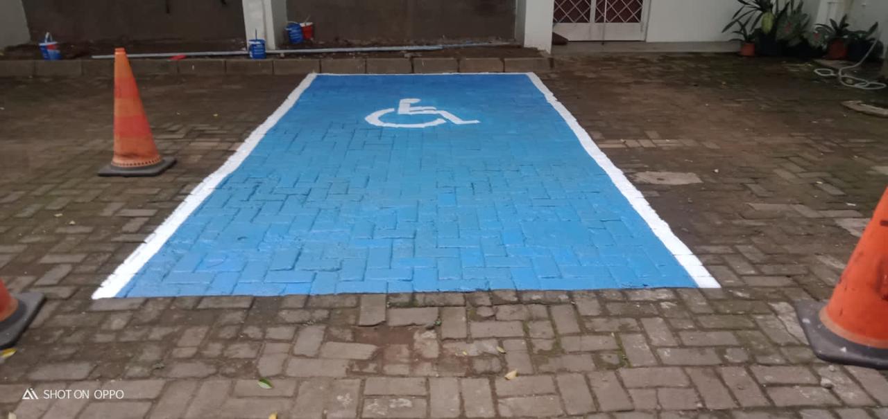 Tempat Parkir Disabilitas UKSW
