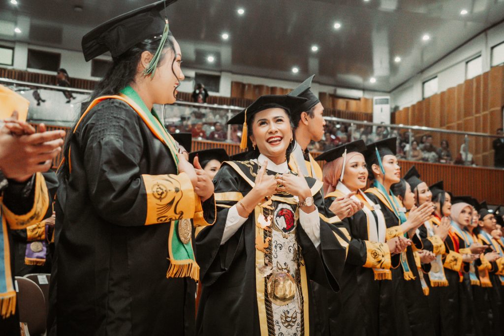 Wisuda UKSW 2025 Creative Minority