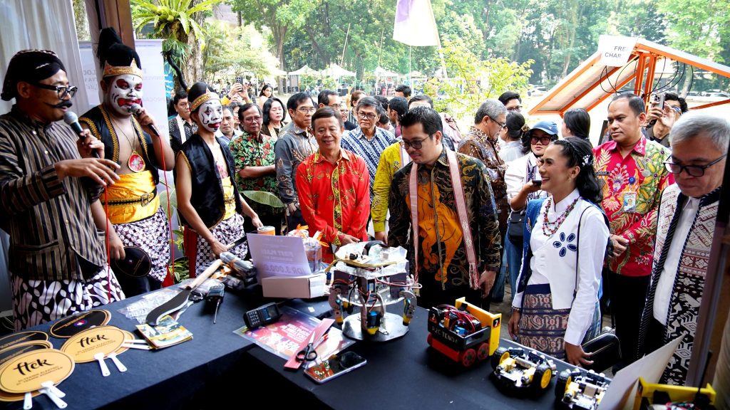 Teras Rektor UKSW Buka Gelar Inovasi Harmoni Nusantara 2025