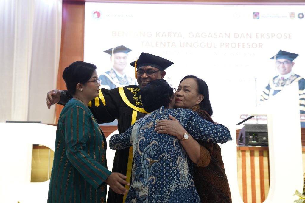 Profil Guru Besar Izak Yohan Matriks Lattu