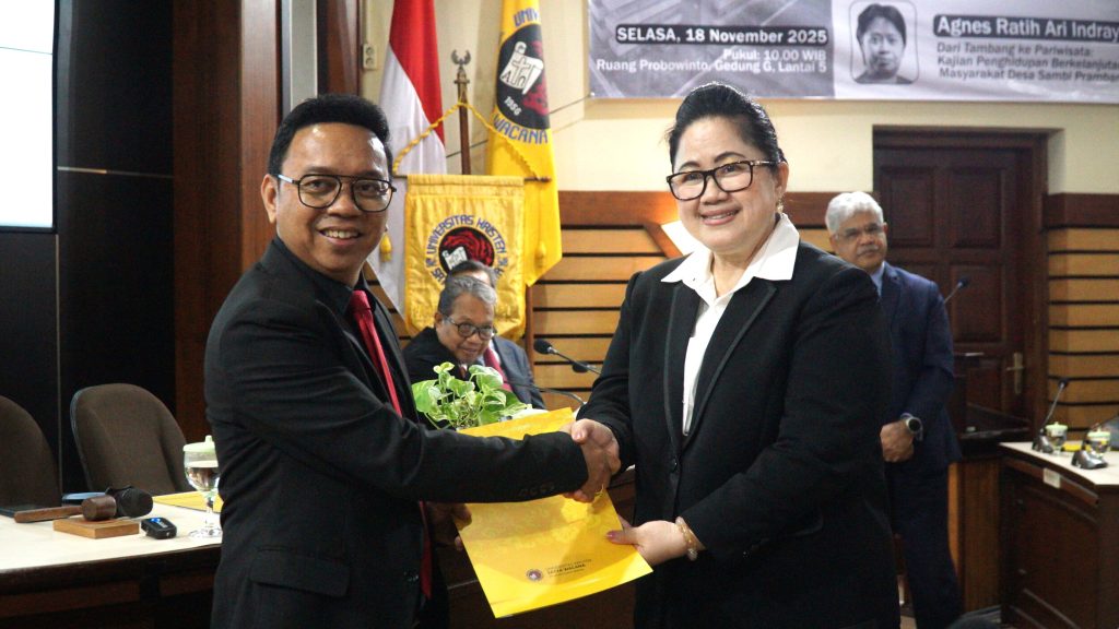 Doktor Studi Pembangunan UKSW ke-99 dan 100