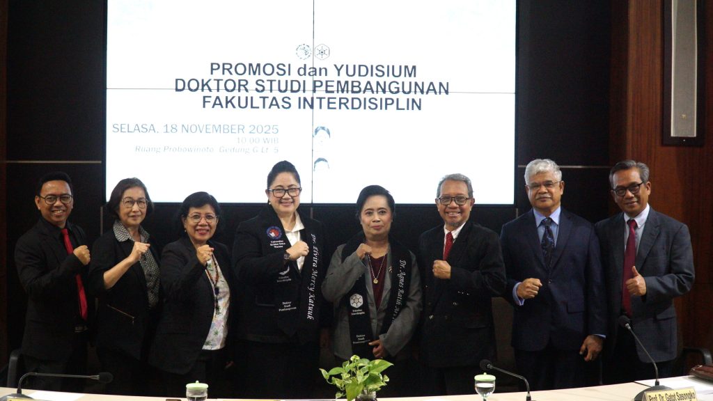 Doktor Studi Pembangunan UKSW ke-99 dan 100