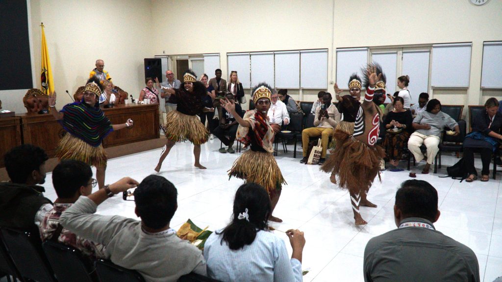 Tradisi Bakar Batu UISPP 2025 UKSW