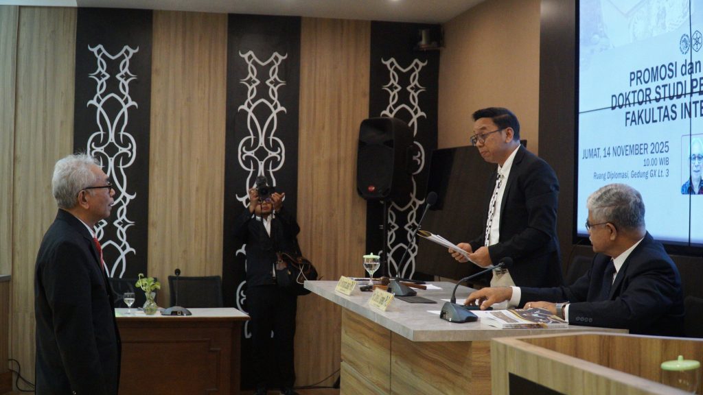 Promosi Doktor Pius Rengka UKSW