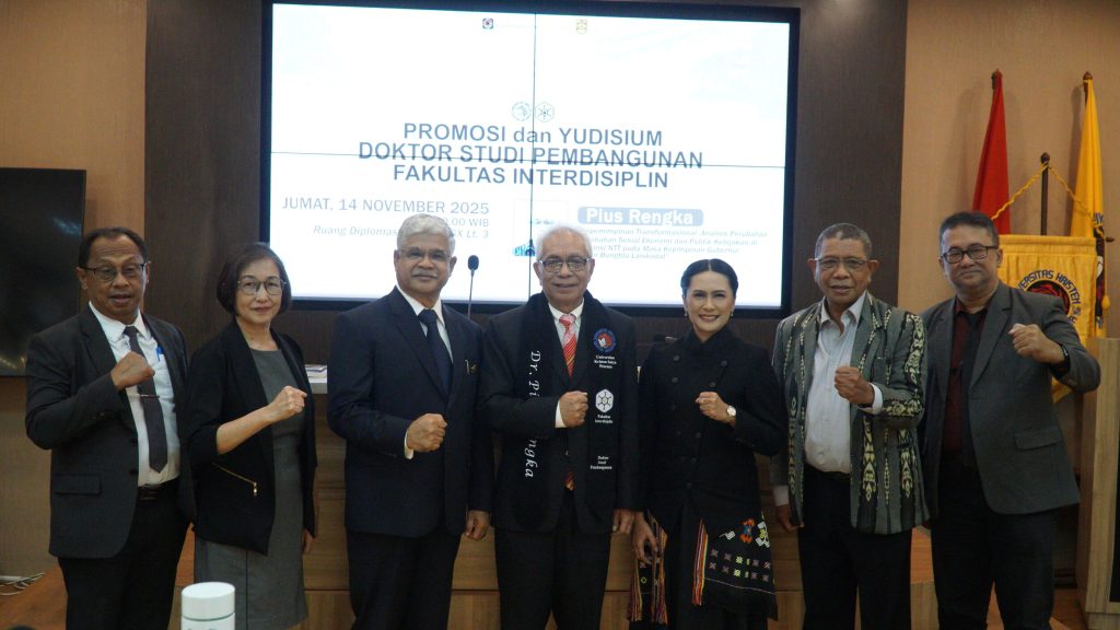 Promosi Doktor Pius Rengka UKSW