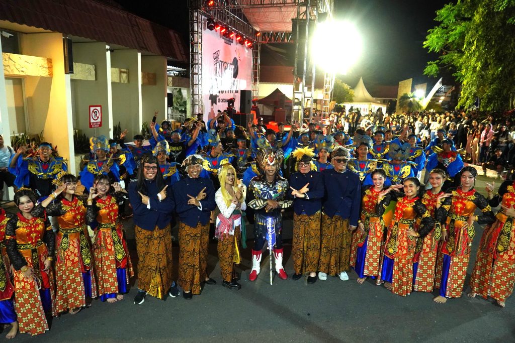 Cosplay Hokage Night Festival OMB 2025 UKSW