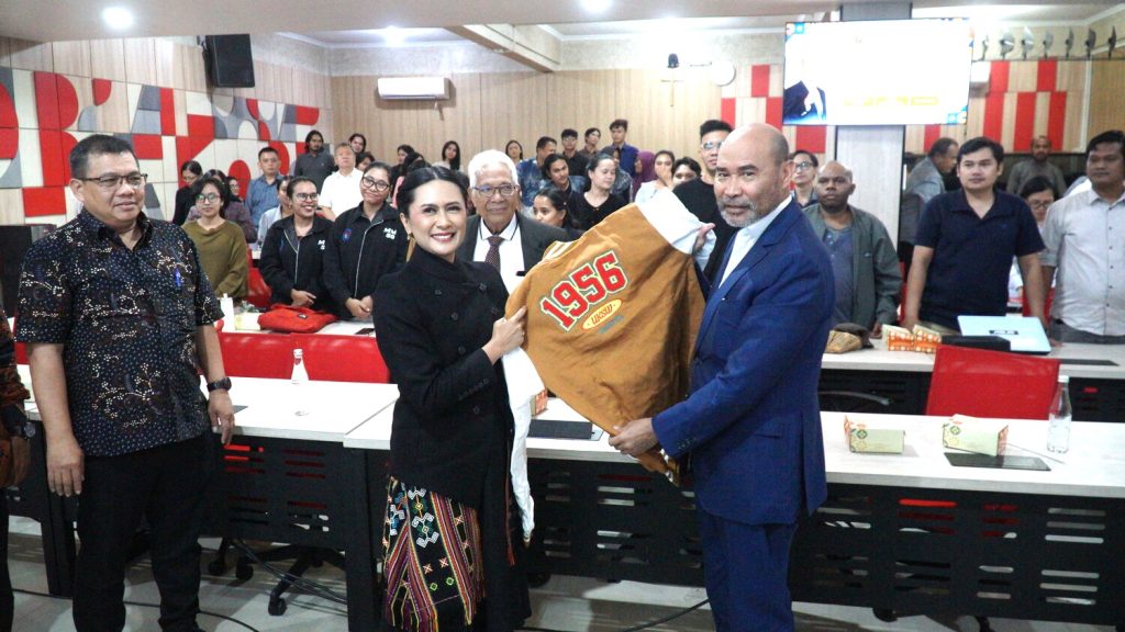 Kuliah Tamu Viktor Bungtilu Laiskodat UKSW