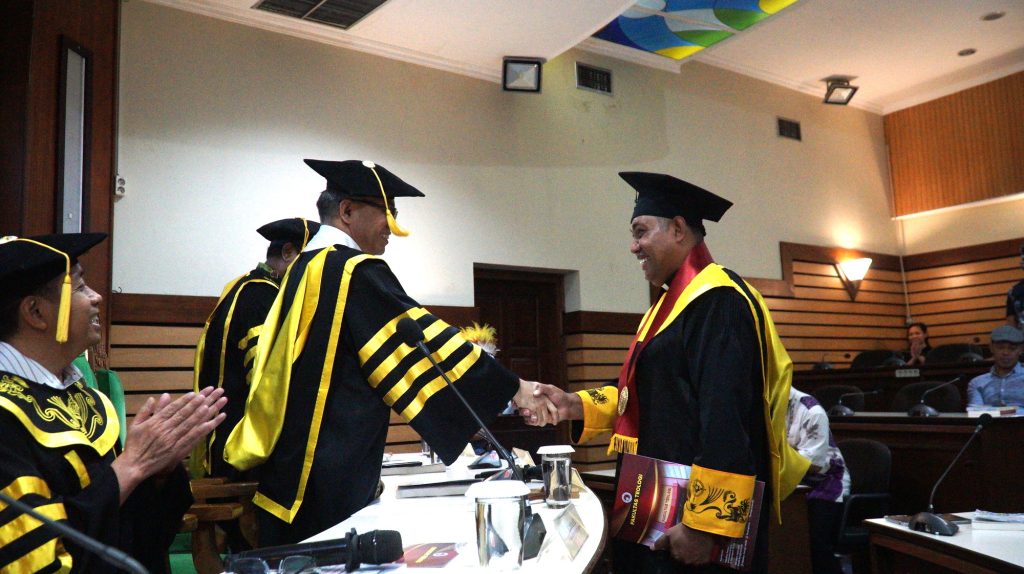 Marthinus Ngabalin lulus Doktor Sosiologi Agama UKSW