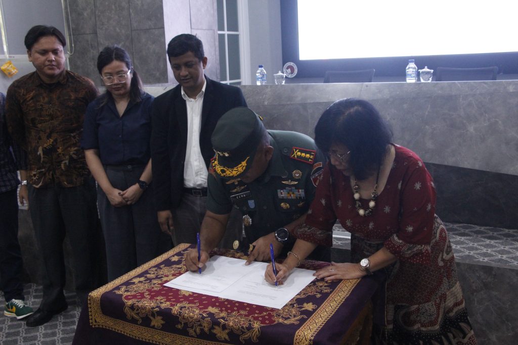 Kuliah Umum Transformasi TNI dan Operasi Perdamaian Dunia UKSW