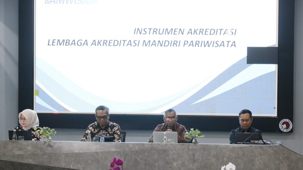 Sosialisasi Instrumen Akreditasi LAMWISATA di UKSW