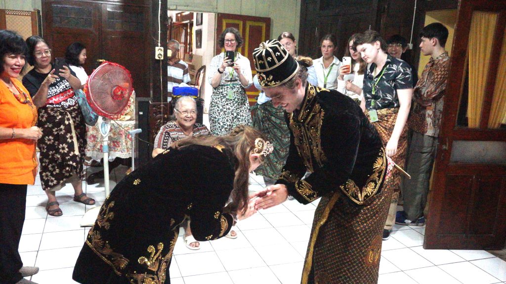 PIBBI UKSW ajak mahasiswa asing kenal budaya Jawa