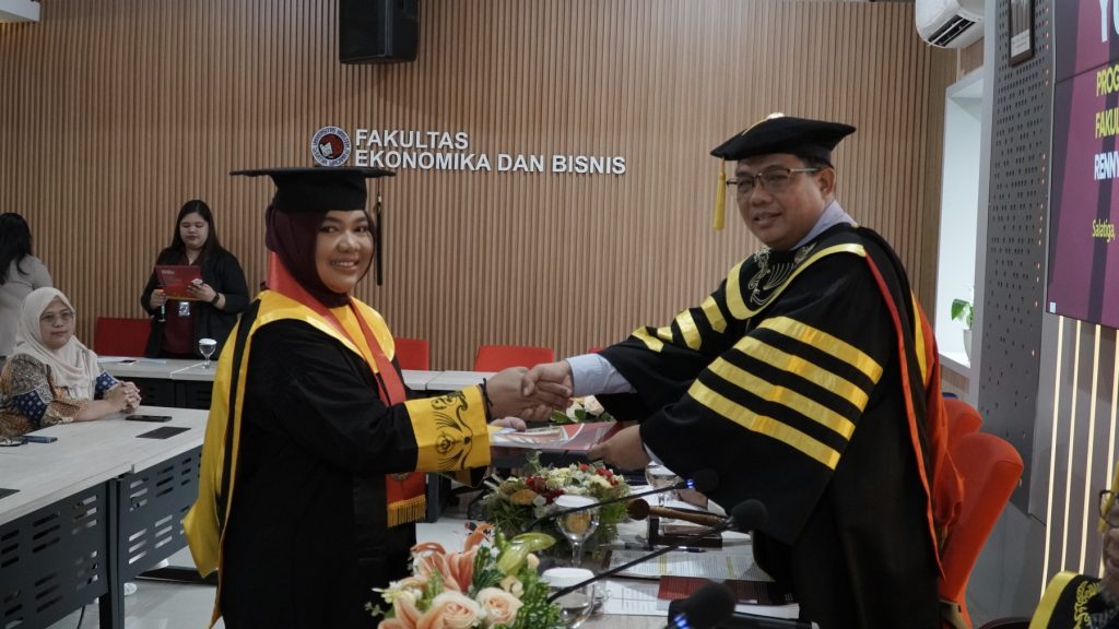 Dr Renny Hermawati doktor ke-100 FEB UKSW