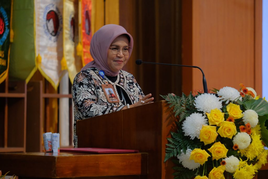 Kepala LLDIKTI Wilayah VI Profesor Dr. Ir. Aisyah Endah Palupi, M.Pd., memberikan apresiasi untuk UKSW dalam sambutannya