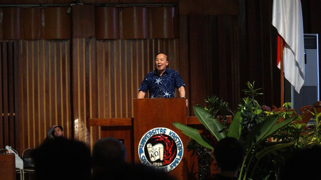 Kuliah Tamu Prof Eka Wahjoepramono di UKSW