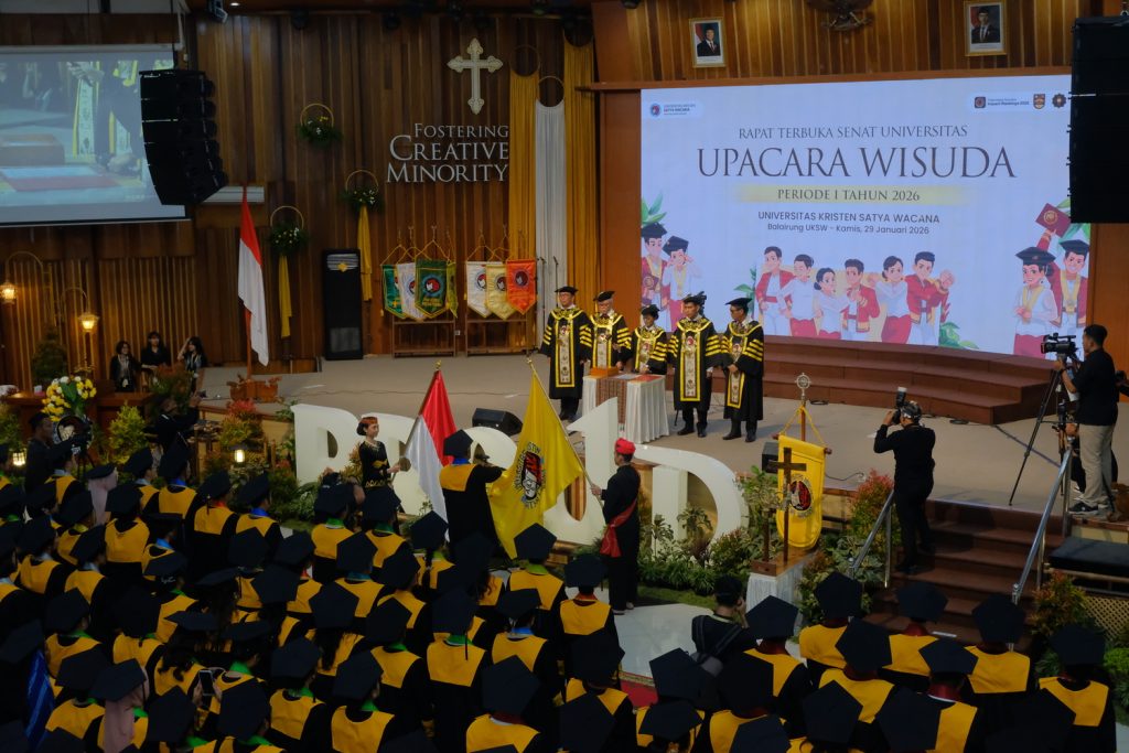 Pembacaaan janji winisuda dalam Upacara Wisuda Periode I Tahun 2026 UKSW