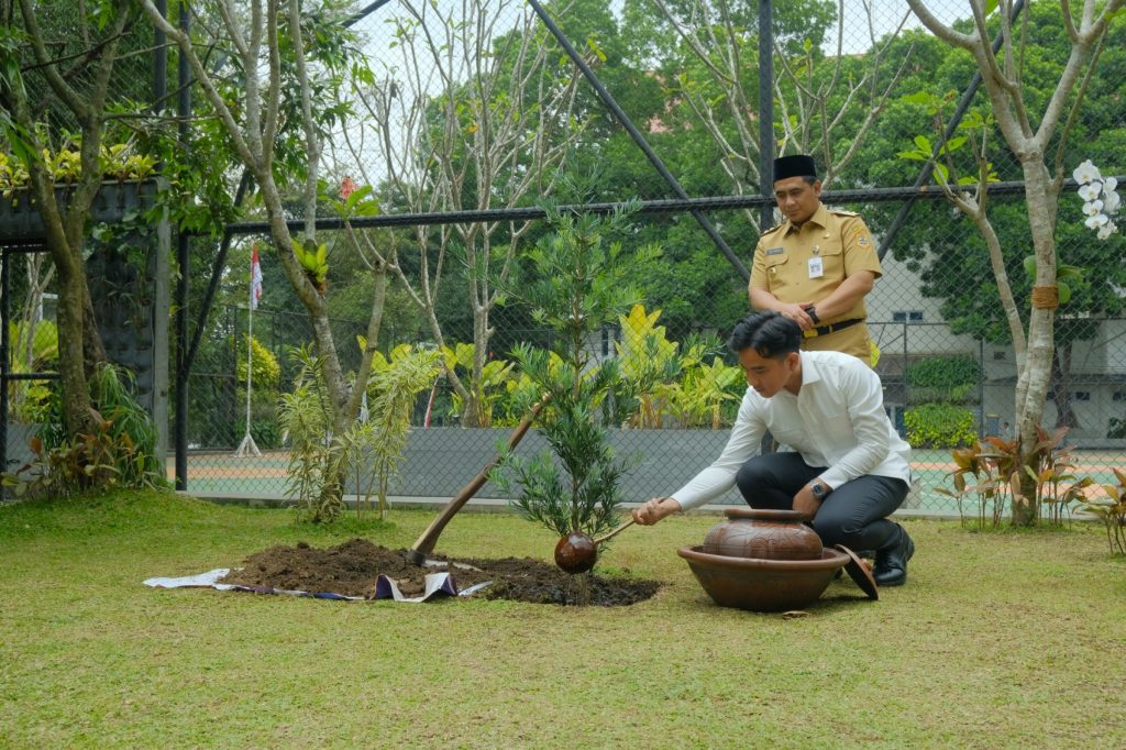 Wapres Gibran Kunjungi UKSW dan Tanam Pohon Lohansung Silver