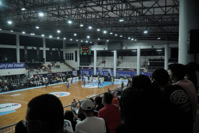 Tim Basket UKSW Bersinar di Hari Valentine