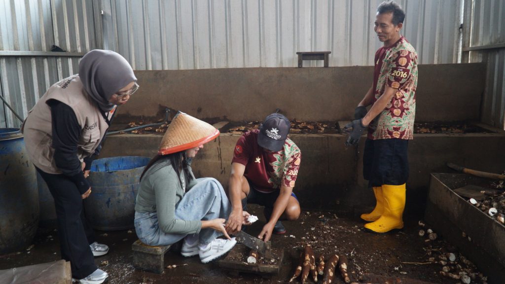 Mahasiswa Asing UKSW Belajar Kewirausahaan di Argotelo Salatiga