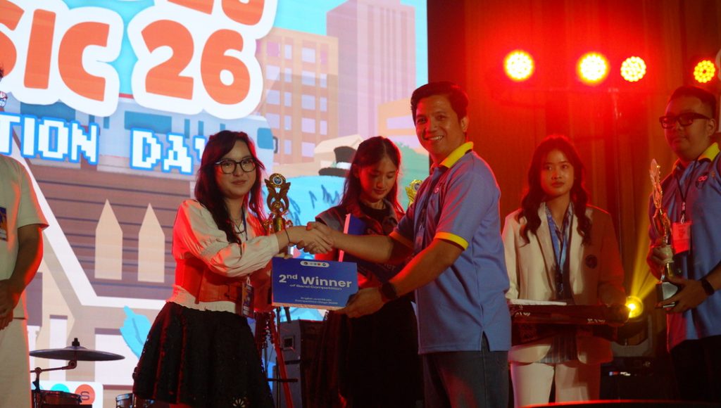 kompetisi bahasa Inggris dan seni UKSW