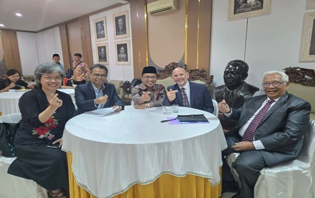 Signing MoU with Oxford’s Center for Muslim-Christian Studies and Center for Religious Harmony, Ministry of Religious Affairs