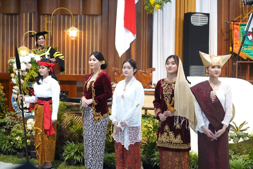 wisuda UKSW Kartini 2026