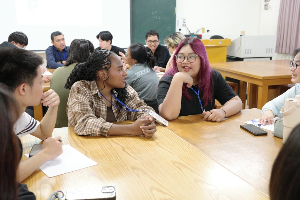 Berangkat Kuliah, Pulang Membawa Cerita Dunia: Dua Mahasiswi Pegunungan Bintang Raih Pengalaman Global Bersama UKSW