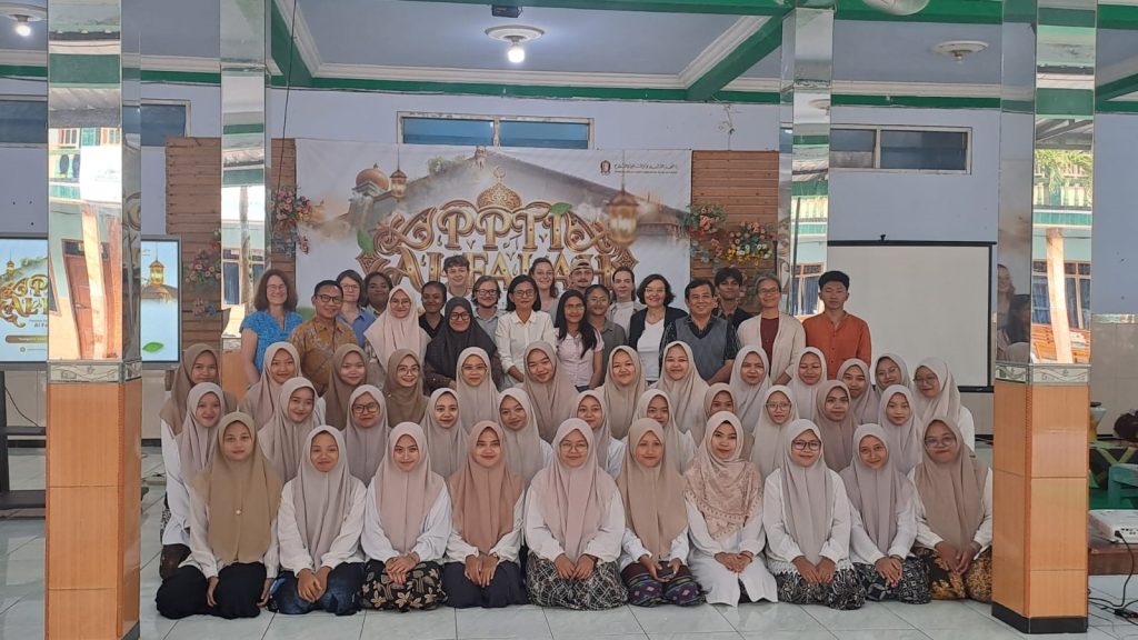 SWCU, Christian Delegation from Germany Visits an Islamic Boarding School in Salatiga