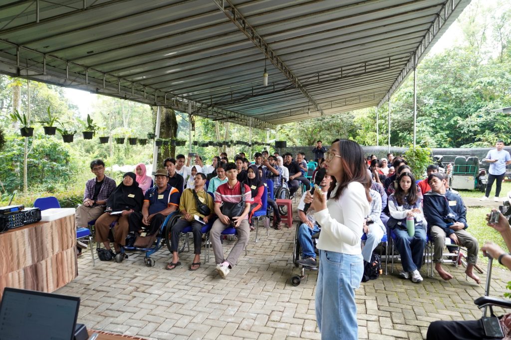 Mahasiswa Teknik Informatika UKSW latih disabilitas Canva dan AI