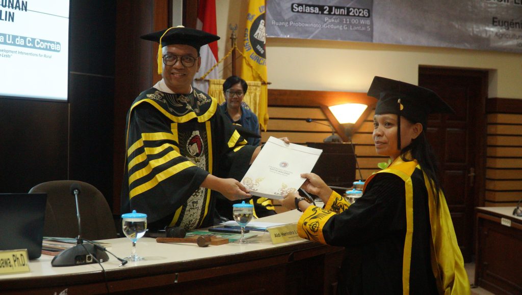 Dr. Eugénia Raih Doktor Studi Pembangunan di UKSW: Soroti Kegagalan Intervensi Pertanian bagi Perempuan Timor‑Leste