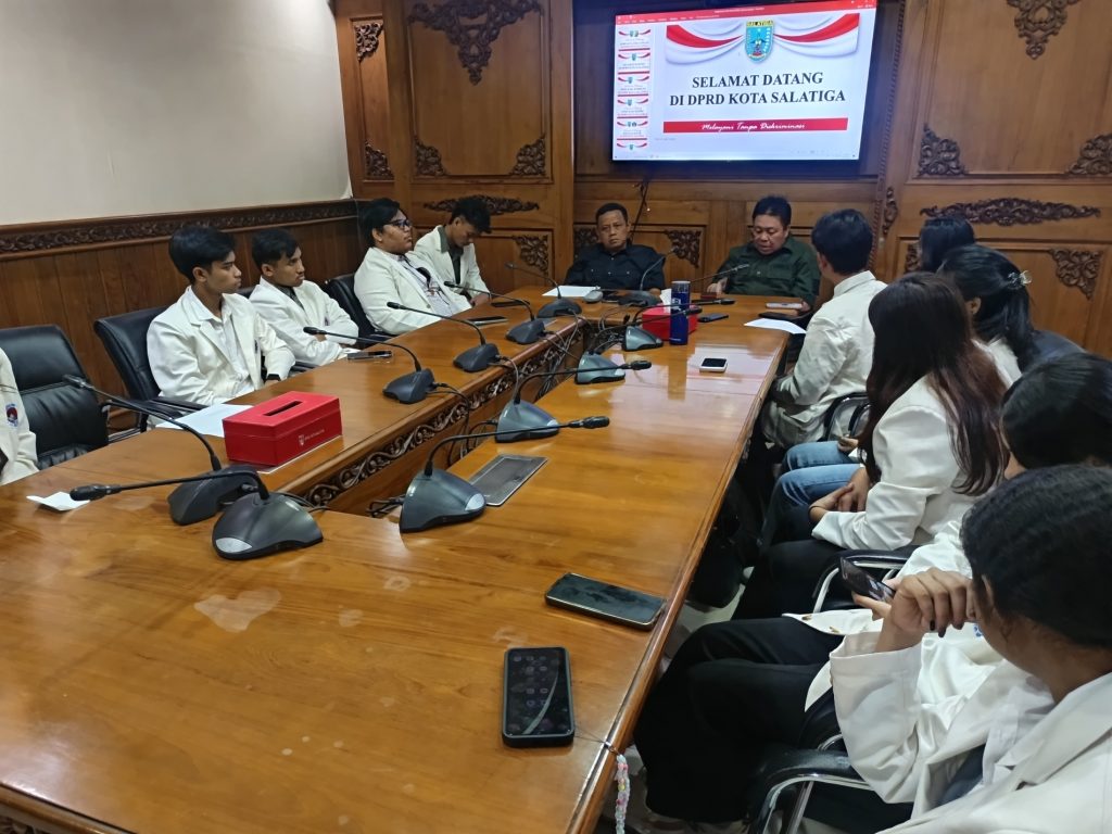 Mahasiswa UKSW latih disabilitas menggunakan Canva dan AI