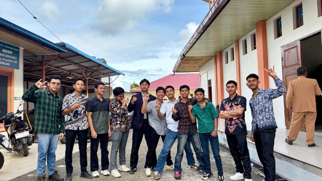 Mahasiswa PPL Fakultas Teologi UKSW Hidupkan Kembali Partisipasi Jemaat dalam Pelayanan di HKBP Sidikalang II